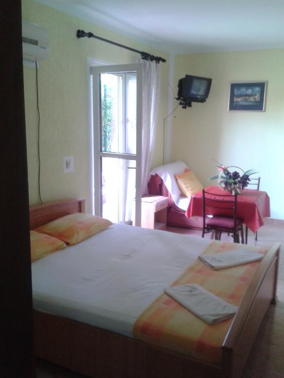 Guesthouse Lautasevic Petrovac Exterior photo